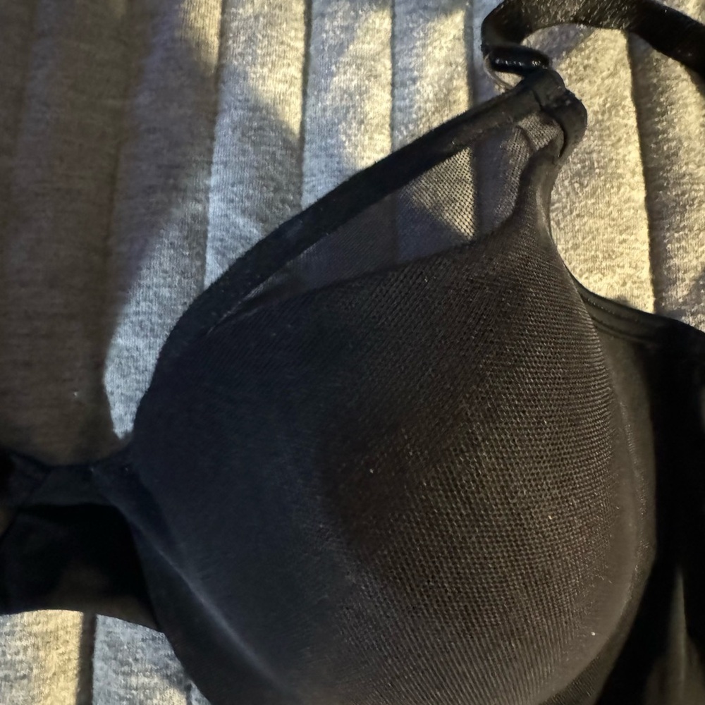 32D bra - Picture 2 of 3
